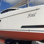 Die KISS mit rotem Antifouling