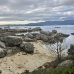 Steinige Küste, kleine Strände