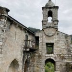 Kloster im atlantischen Wald