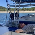 Entspanntes Ankern vorm Strand