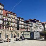 Häuserzeile am Fluss