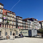 Häuserzeile am Fluss