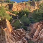 Die Schlucht reicht bis zum Wasser