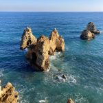 Felsinseln vor der Küste