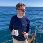 Entspanntes Segeln mit Kaffee und Keksen