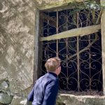 Neugieriger Blick nach innen