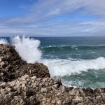 Tösend brechen die Wellen