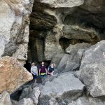 Vor den Höhlen in Portal Vells