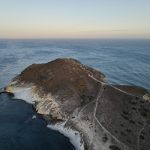 Der Hügel im Süden der Bucht