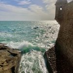 Atlantikwellen an der Festung