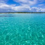 Flaute und kristallklares Wasser