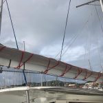 Verzurrtes Großsegel