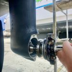 Der Saildrive wird wieder zusammengesetzt